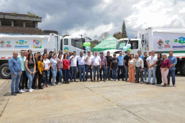 Gobierno Departamental entregó dos carros recolectores a municipios del sur del Cauca