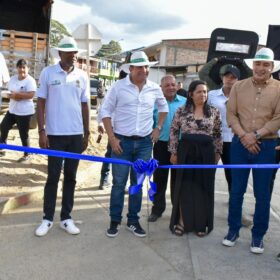 Entrega de la optimización del alcantarillado sanitario en la Carrera 21A, entre la vía Panamericana y la calle 17, Timbío.